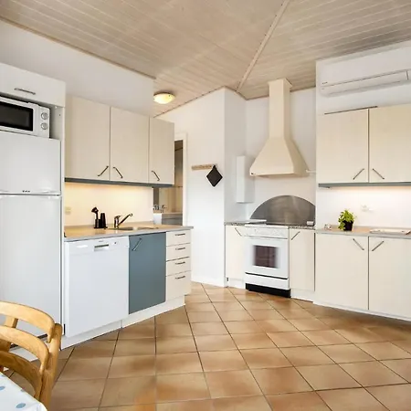 Amazing In Bjert With Wifi And 3 Bedrooms Binderup Strand