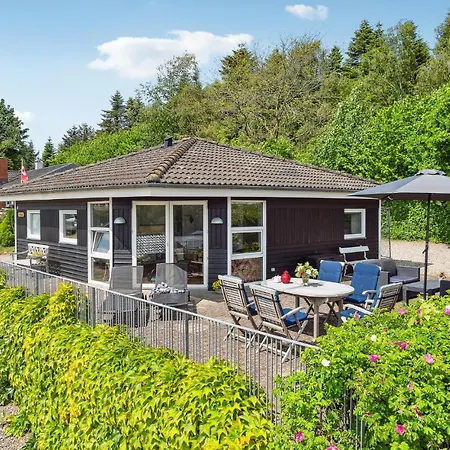 Amazing In Bjert With Wifi And 3 Bedrooms Binderup Strand