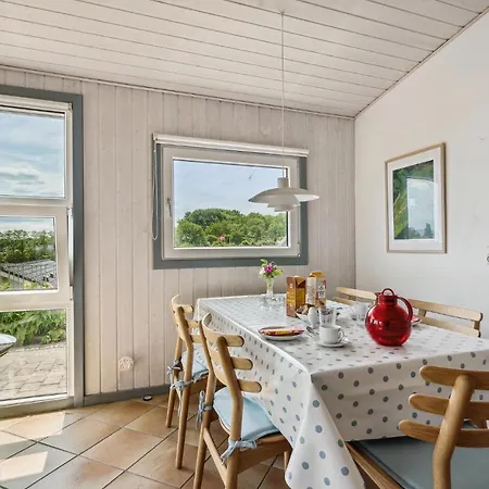 Amazing In Bjert With Wifi And 3 Bedrooms Binderup Strand